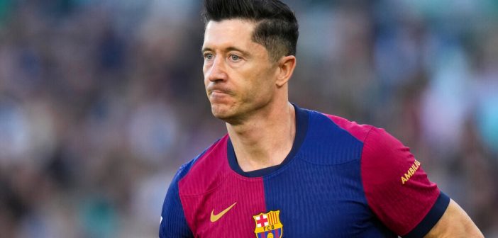 Хет-трик Левандовского принес «Барселоне» победу над «Сельтой» 4:2. Поляк вошел в историю, обойдя Неймара