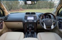 Суд запретил в России «праворукие» авто и гибриды из-за фар и выбросов