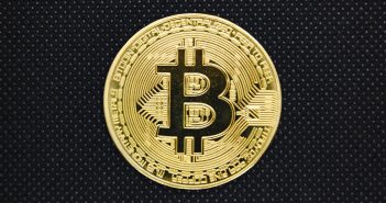 Красный октябрь: как паника и Трамп сломали 7-летнюю победную серию биткоина