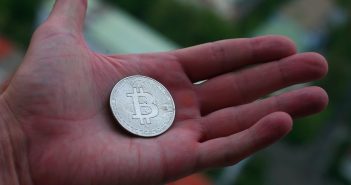 Цель $200 000: Уолл-стрит осторожно возобновляет бычьи ставки на биткоин