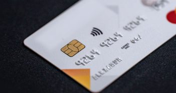 Как оформить денежный перевод на свою карту