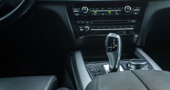 Тысячи машин застряли на границе в гонке за старыми пошлинами