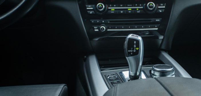 Тысячи машин застряли на границе в гонке за старыми пошлинами