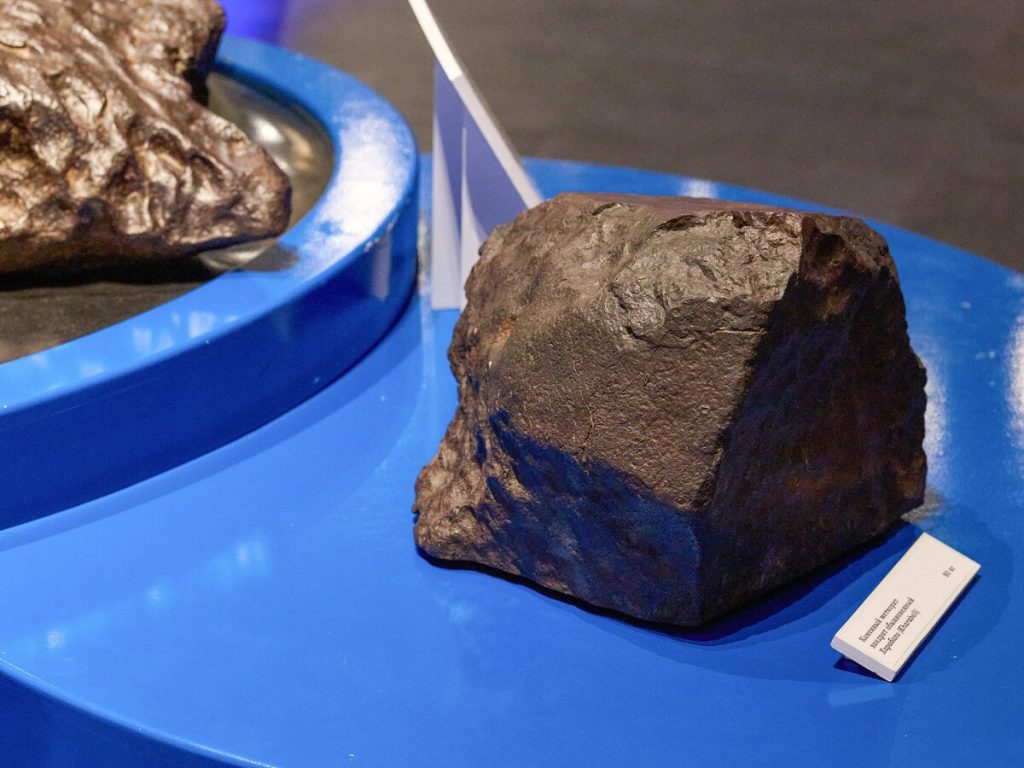 Метеорит над Москвой: "охотники за небом" штурмуют трассу М-11 Метеорит над Москвой: "охотники за небом" штурмуют трассу М-11