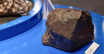 Метеорит над Москвой: "охотники за небом" штурмуют трассу М-11