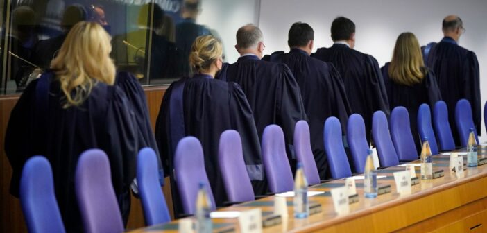 Пользователи WhatsApp и Telegram подали иск к Роскомнадзору и Минцифры