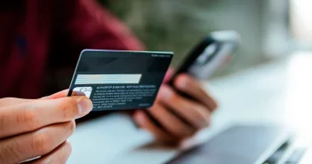 Минцифры планирует заменить банковские SMS на уведомления в MAX