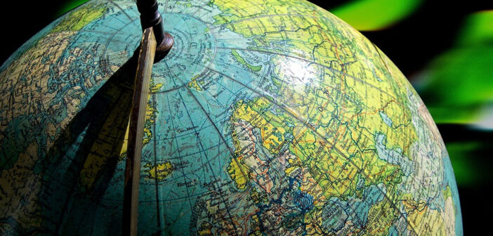 Северный магнитный полюс движется в Россию со скоростью 40 км в год