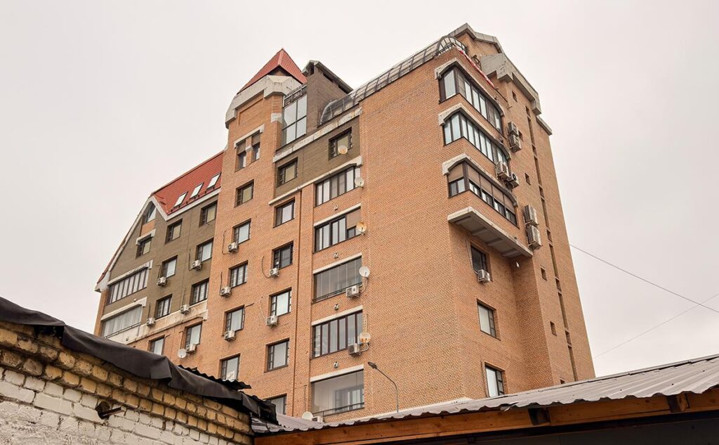 Лариса Долина отказалась освобождать спорную квартиру до Нового года Лариса Долина отказалась освобождать спорную квартиру до Нового года