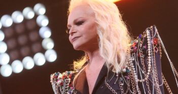 86% россиян поддержали лишение Ларисы Долиной звания народной артистки