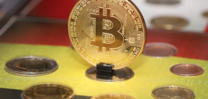 Биткоин, несмотря на падение, оказался устойчивее всего крипторынка по итогам трех месяцев