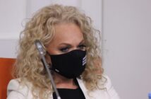 Продажи масок и постеров с Ларисой Долиной на Wildberries выросли в 7,5 раза