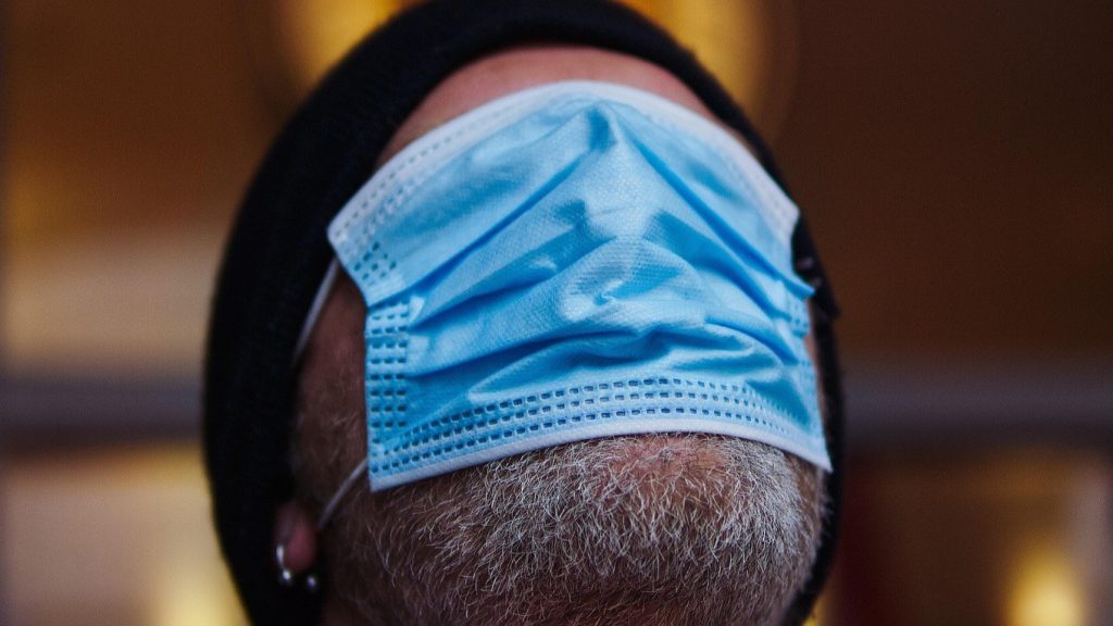 Москву накрыла волна агрессивной сезонной инфекции: как защититься и что делать, если заболели