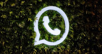 Эксперты выяснили, что WhatsApp может превратить смартфон в шпионский маячок и выжечь батарею