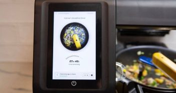 В США выпустили робота-повара Posha с глазами и подпиской