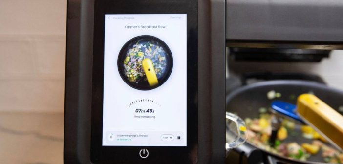 В США выпустили робота-повара Posha с глазами и подпиской