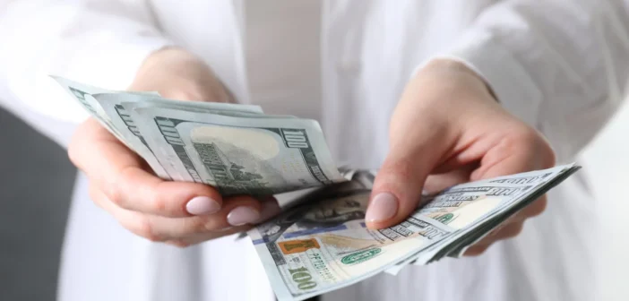 В России обнаружили способ бесплатно получить подписку ChatGPT Plus за $240