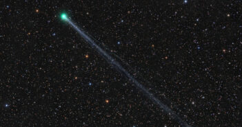 Астрономы засекли аномально крупную комету, летящую на встречу с Солнцем