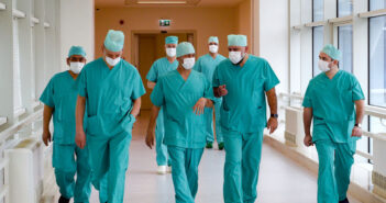 Россия переходит на запись к врачам через мессенджер MAX