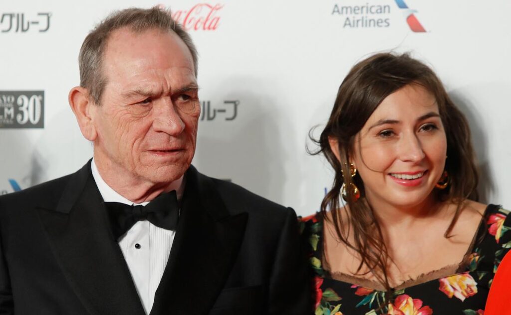 Смерть дочери Томми Ли Джонса оказалась для полиции загадкой