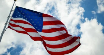 США замораживают въезд для граждан 75 стран, включая Россию