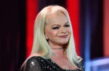 Лариса Долина снова отложила выселение