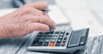 На «Госуслугах» открыли публичный реестр злостных неплательщиков алиментов