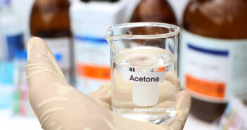 В России заблокирована рекордная партия напитков с ацетоном вместо алоэ