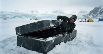 Чёрные саркофаги Антарктиды оказались выдумкой писателя