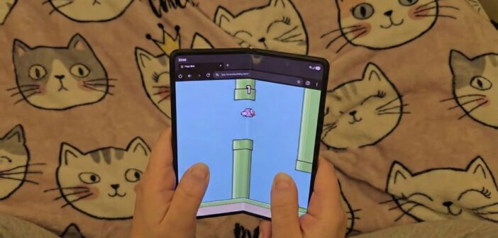 Энтузиаст создал игру, которая физически уничтожает складные смартфоны