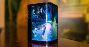 Складные смартфоны массово ломаются на морозе