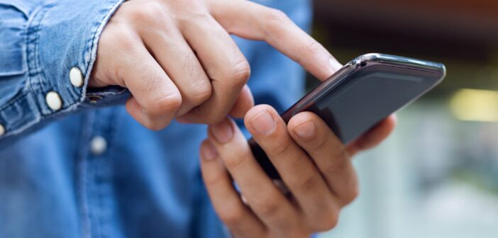 МВД раскрыло схему перехвата контроля над смартфонами россиян