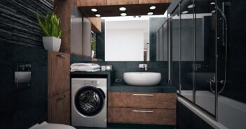 Россиянам напомнили, что опасно мыться при включенной стиральной машине