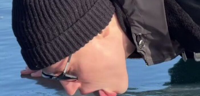 Кусок льда Байкала, который облизал SHAMAN уже продают на онлайн-торгах