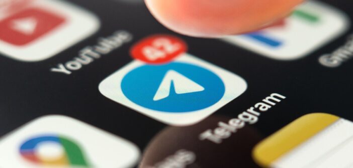 Telegram запрещает пересылку из личных чатов на фоне замедления в России