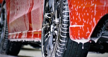 Т-Банк вернулся в App Store под видом автомойки Glossflow