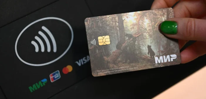 МВД призвало россиян не отправлять фото банковских карт, даже с закрытым номером