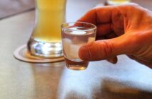 Школьники стали покупать алкоголь через мессенджер MAX