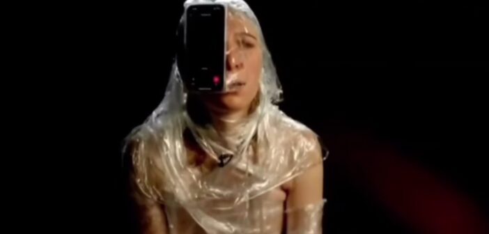 На «Битву экстрасенсов» пришла киберведьма с примотанным к голове ChatGPT