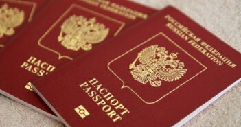 Получить загранпаспорт в России стало сложнее