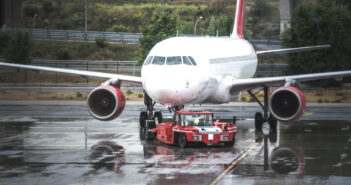 Цены на нефть заставляют авиакомпании массово отменять рейсы