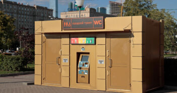 «Белые списки» интернета оставили москвичей без туалетов, а петербуржцев — без оплаты проезда