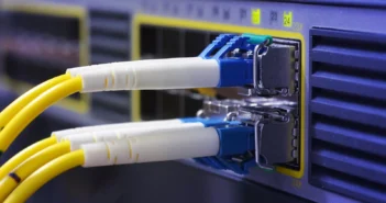 Философ Дугин предложил сезонно отключать интернет в России