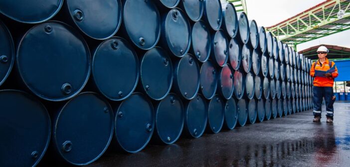 Нефть Brent взлетела до $77,64 на фоне ударов США и Израиля по Ирану