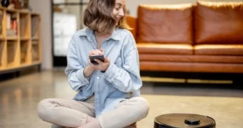 Глава СПЧ призвал не использовать умные пылесосы, а мыть пол руками