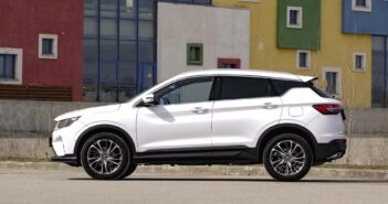 Россияне почему-то массово скупают Belgee X50 вместо Lada Vesta