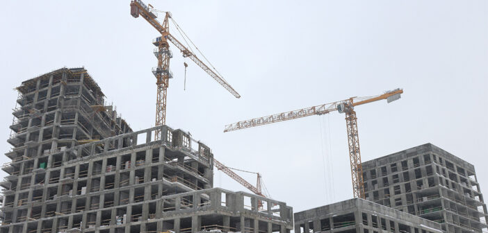 В России заставят платить налог владельцев трех квартир