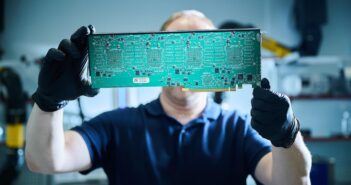 В Москве представили первый суверенный ИИ-ускоритель LinQ HPQ