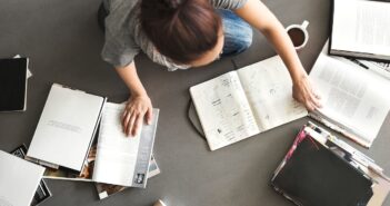 Как написать курсовую работу в 2026 году: пошаговое руководство от выбора темы до защиты