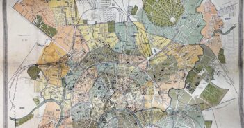 Москвичи сметают с полок бумажные карты на фоне затяжного блэкаута связи